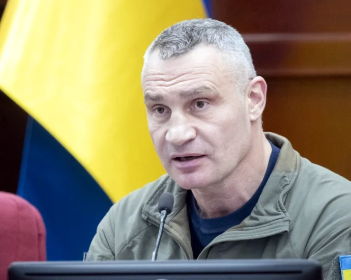 zelenskyy-slams-kyiv’s-energy-crisis-response,-klitschko-fires-back:-“we-haven’t-met-in-four-years”