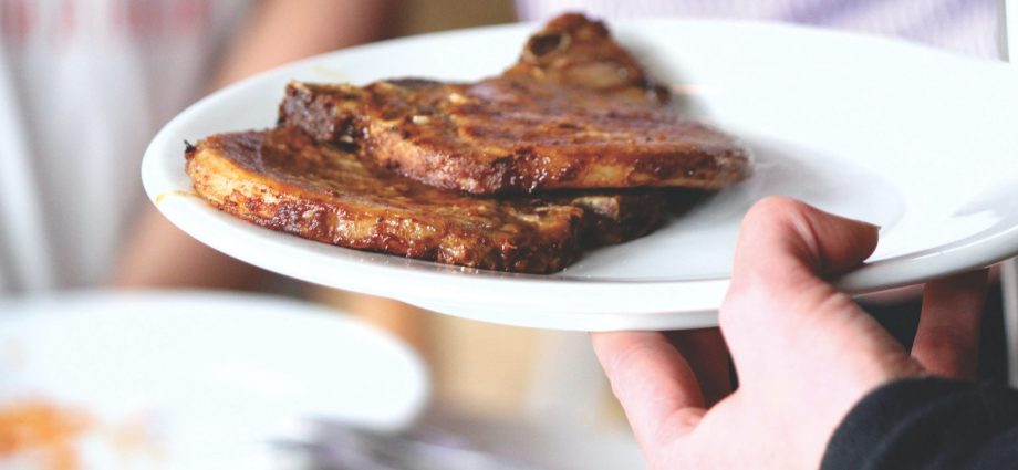 can-you-achieve-a-balanced-diet-by-eating-only-meat?-a-look-at-the-scientific-evidence