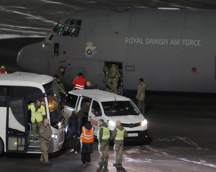 european-troops-arrive-in-greenland-as-talks-with-us-hit-wall-over-future