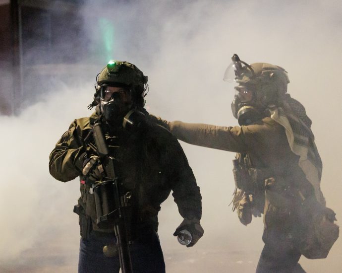 ice-officer-shoots-venezuelan-man-in-minneapolis