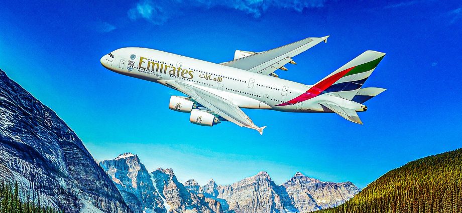 emirates-airbus-a380-endures-3-hour-wait-after-landing-in-toronto-due-to-heavy-snow