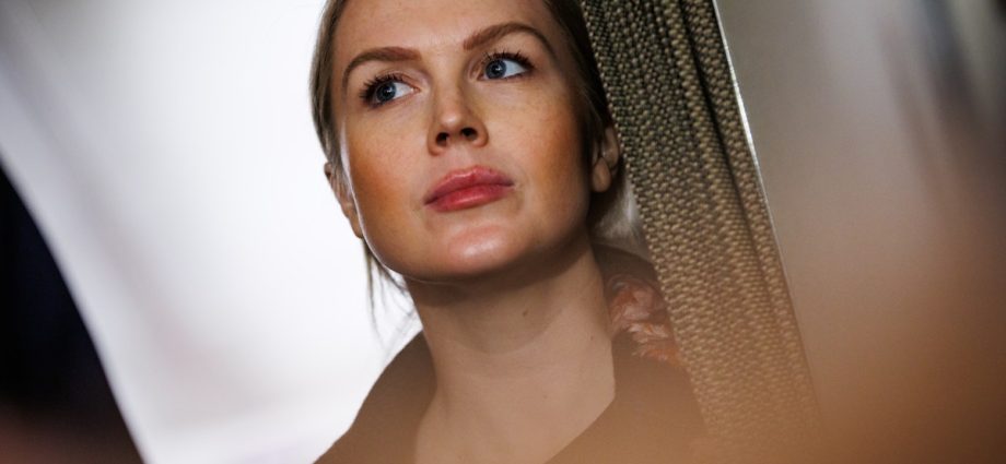 transcript:-the-traitor-press-sec-snaps-at-media-as-polls-on-ice-turns-dire