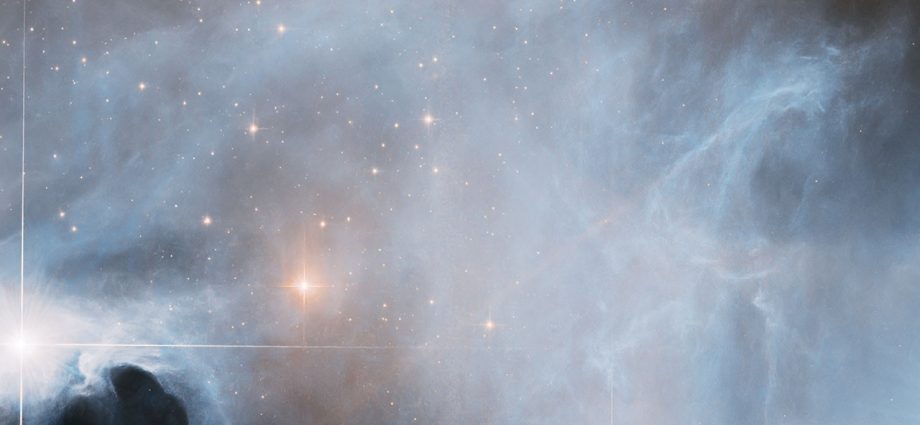 hubble-observes-ghostly-cloud-alive-with-star-formation
