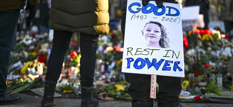 minneapolis-police,-fire-department-reports-reveal-chaotic-moments-after-ice-officer-fatally-shot-renee-good