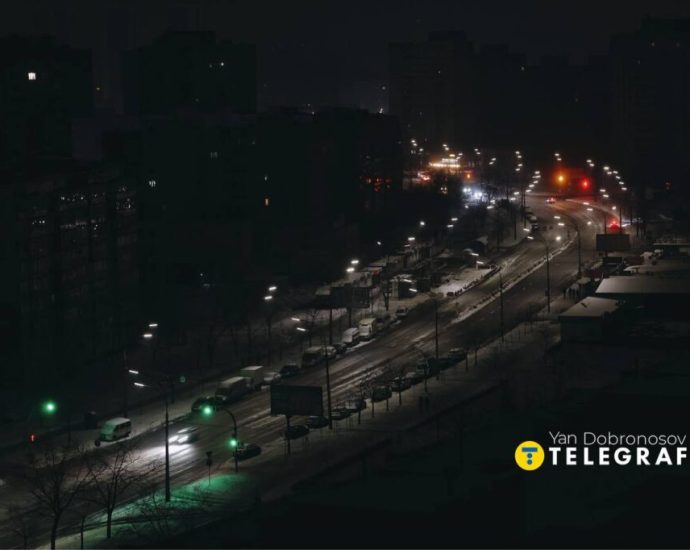 kyiv-runs-on-emergency-generators-and-20%-streetlights-after-week-of-russian-strikes