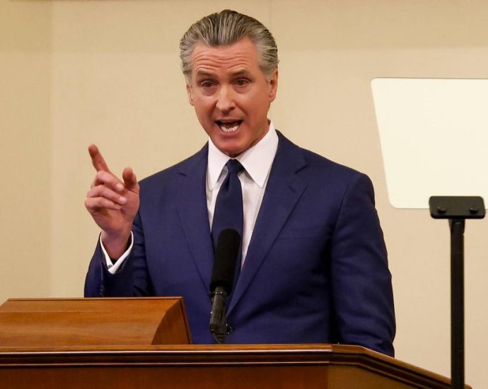 ‘grow-a-f*cking-spine’:-critics-fume-as-newsom-backtracks-on-ice-‘terrorism’-in-ben-shapiro-interview