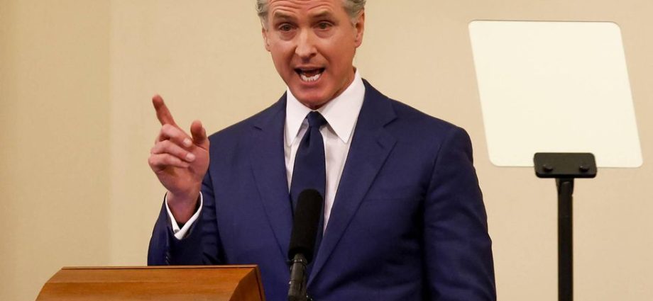 ‘grow-a-f*cking-spine’:-critics-fume-as-newsom-backtracks-on-ice-‘terrorism’-in-ben-shapiro-interview