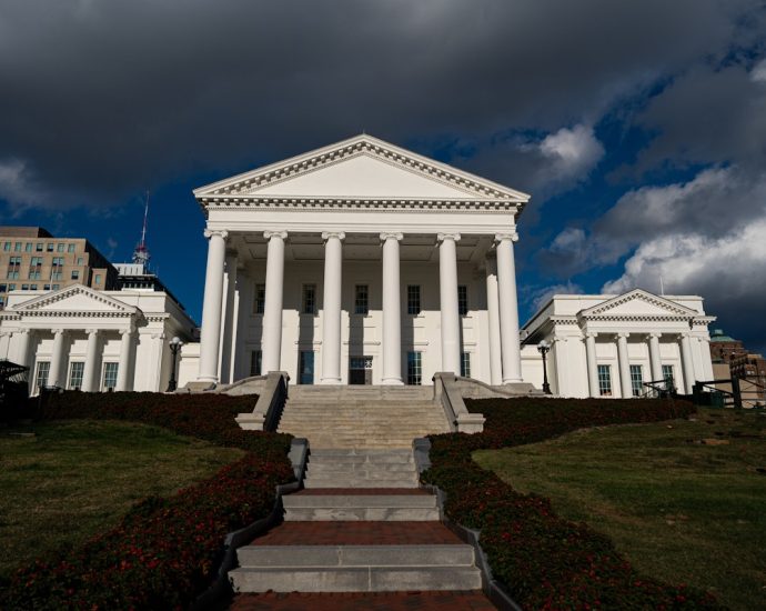 virginia-democrats-pass-major-amendment-amid-gop-gerrymandering-wars