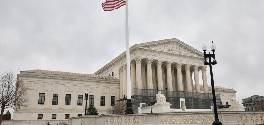 supreme-court-will-decide-on-use-of-warrants-that-collect-the-location-history-of-cellphone-users