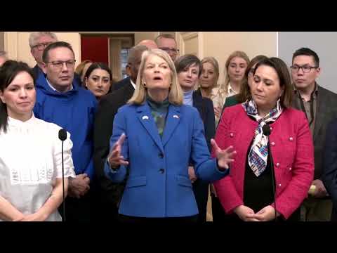 us-lawmakers-in-denmark-seek-calm-after-the-traitor-greenland-threats-|-reuters