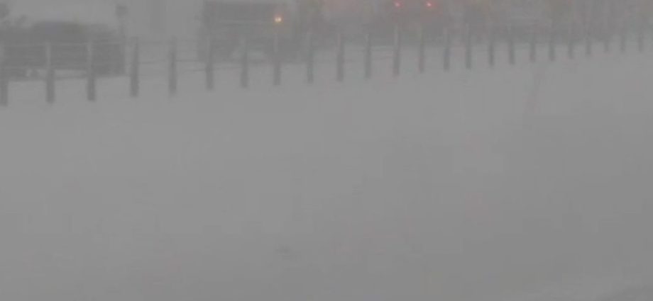 us.-east-coast-hit-by-freezing-cold,-dangerous-snow