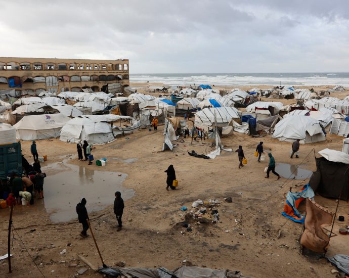 photos:-gaza-ceasefire-brings-no-relief-as-israeli-bombings-continue