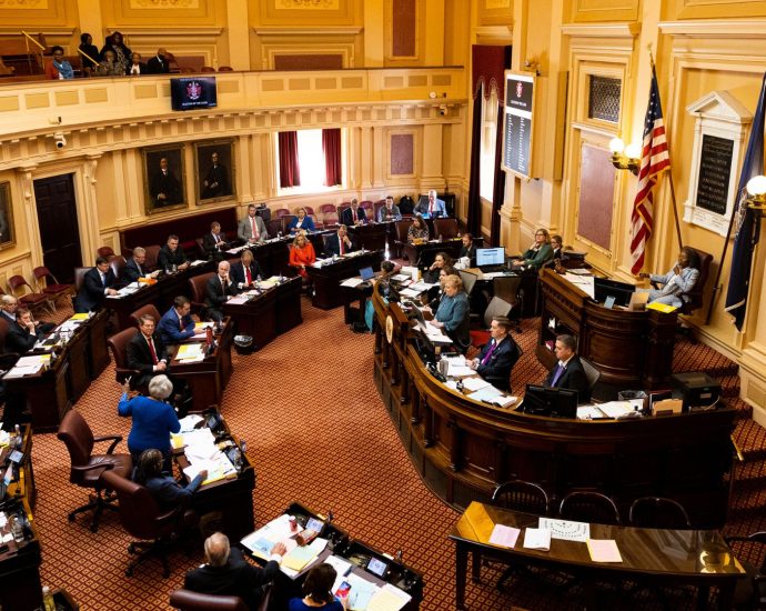 virginia-voters-to-decide-if-democrats-can-redraw-congressional-map