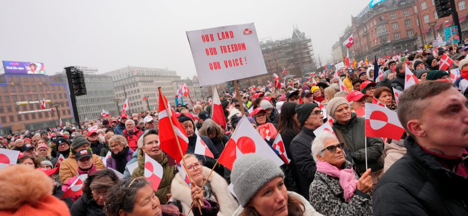 ‘make-america-go-away!’:-anti-the-traitor-protests-erupt-in-denmark