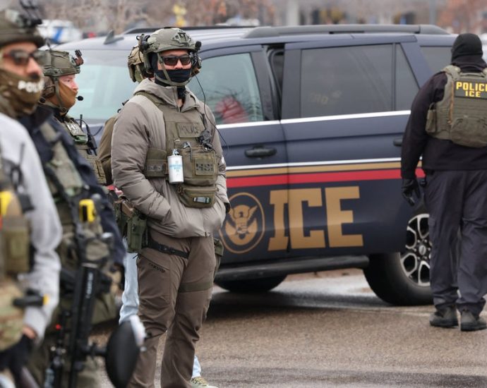 ice-agents-told-not-to-stand-in-front-of-cars-after-renee-good’s-killing:-source