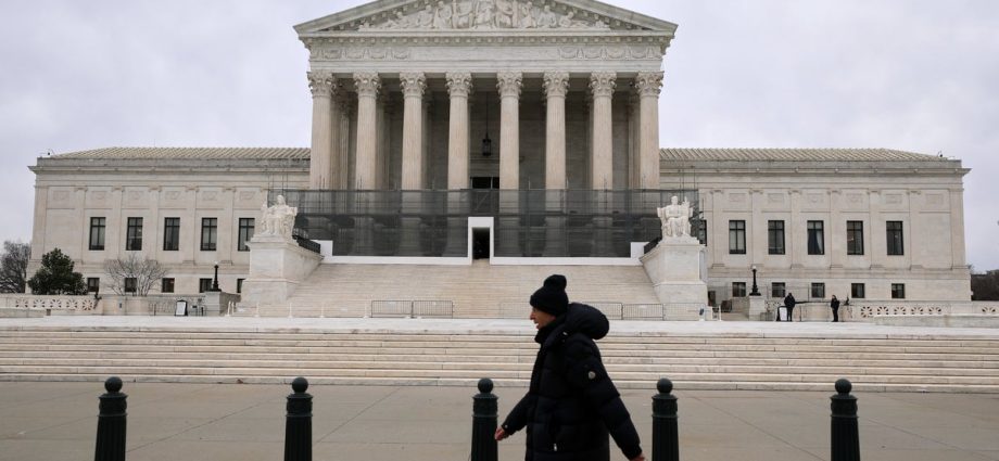 man-pleads-guilty-to-repeatedly-hacking-supreme-court’s-filing-system