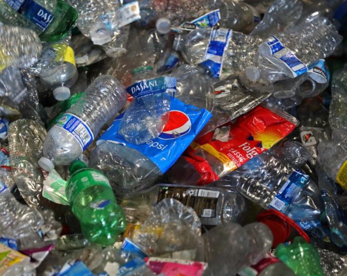 with-a-nudge-from-industry,-congress-takes-aim-at-california-recycling-laws