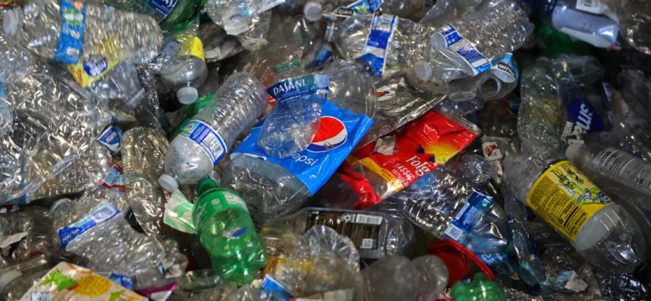 with-a-nudge-from-industry,-congress-takes-aim-at-california-recycling-laws