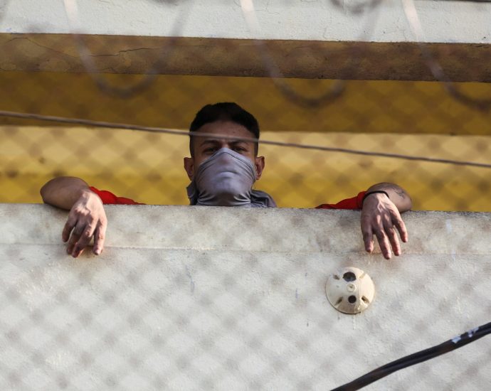 guatemala-prisoners-take-workers-hostages-in-riots-across-three-facilities