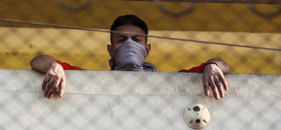 guatemala-prisoners-take-workers-hostages-in-riots-across-three-facilities