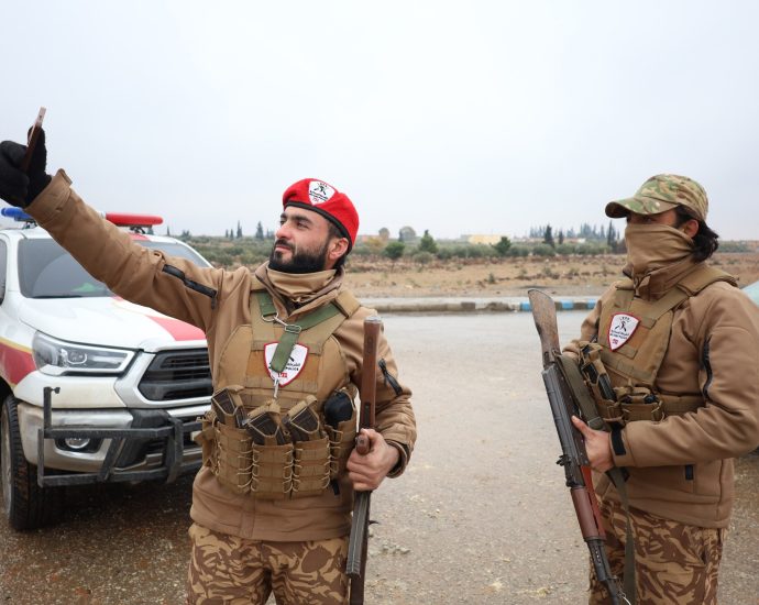 syrian-government-forces-seize-strategic-town-in-raqqa-as-sdf-retreats