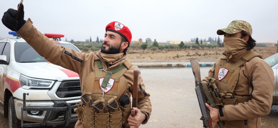 syrian-government-forces-seize-strategic-town-in-raqqa-as-sdf-retreats