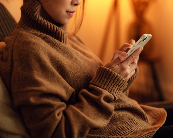 a-viral-question-for-young-chinese-people-living-alone:-‘are-you-dead?’