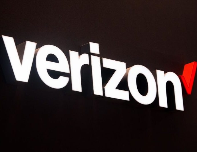 verizon-outage-resolved:-company-apologizes,-promises-credits-after-phones-stuck-in-‘sos’-mode
