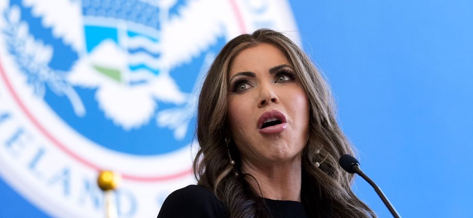 “don’t-say-his-name”:-noem-lashes-out-at-anchor-for-“doxxing”-ice-agent