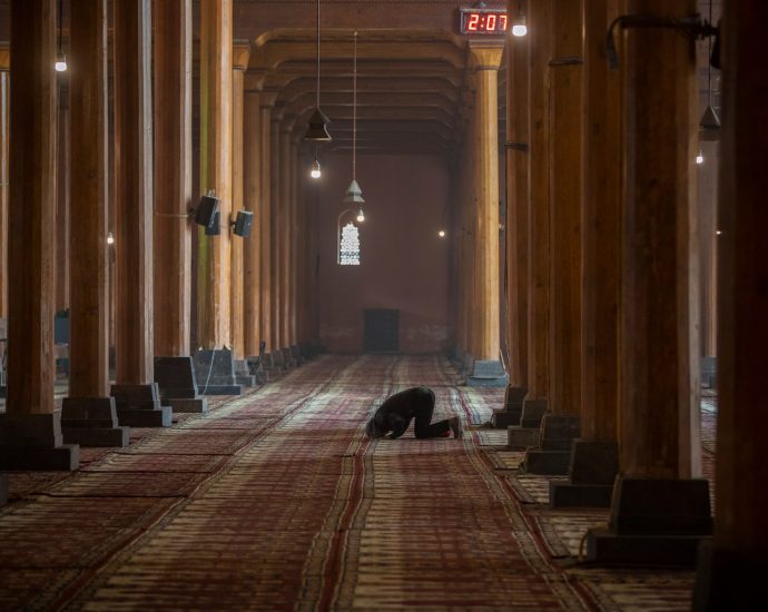 india-is-profiling-kashmir-mosques,-raising-new-surveillance-fears