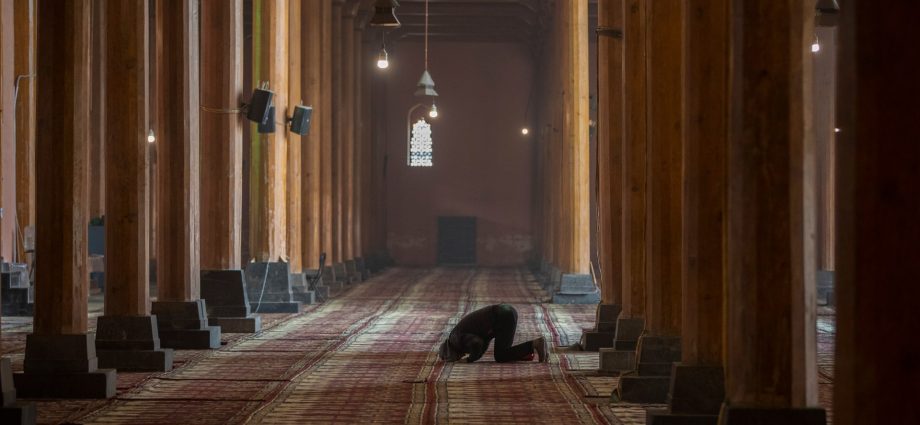 india-is-profiling-kashmir-mosques,-raising-new-surveillance-fears