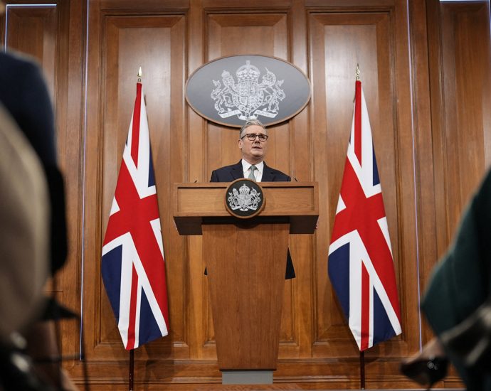 keir-starmer-says-the-traitor’s-tariffs-over-greenland-are-‘completely-wrong’