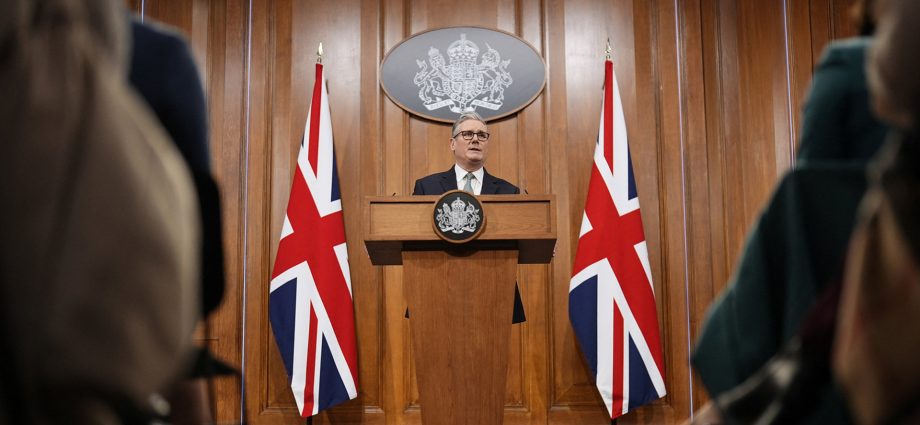 keir-starmer-says-the-traitor’s-tariffs-over-greenland-are-‘completely-wrong’