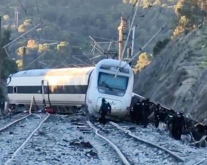 high-speed-trains-collide-in-spain,-killing-at-least-39-in-rare-double-derailment
