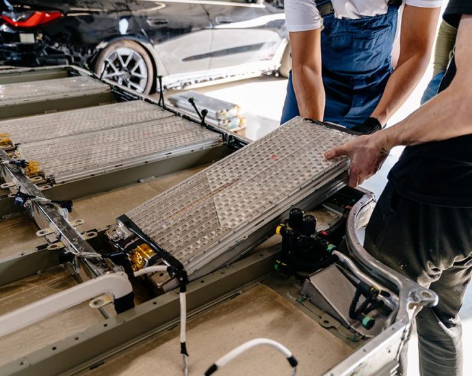 new-geotab-data-shows-how-frequent-dc-fast-charging-affects-ev-battery-health