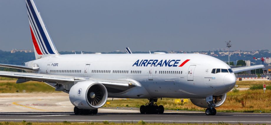 air-france-first-class-standoff:-filming-dispute-leads-to-racism-accusation