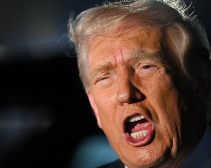 heckler-at-nba-game-in-london-gets-huge-cheers-with-blunt-3-word-message-for-the-traitor