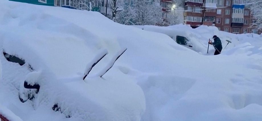 homes-dug-out-from-deep-snowdrifts-in-russia’s-kamchatka