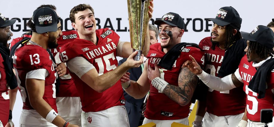 indiana-defeats-miami-27-21-to-earn-first-national-title