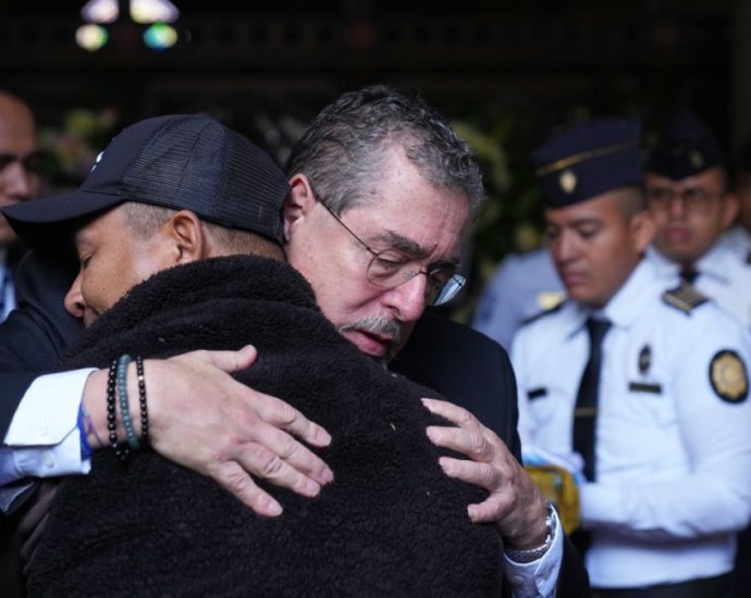 guatemala-mourns-10-police-slain-by-gangsters-amid-state-of-emergency