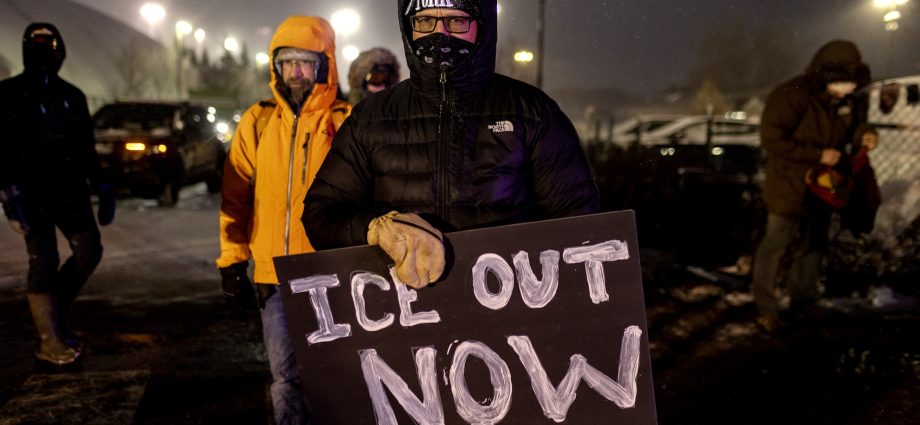 protesters-enter-church-run-by-ice-official,-drawing-doj-outrage