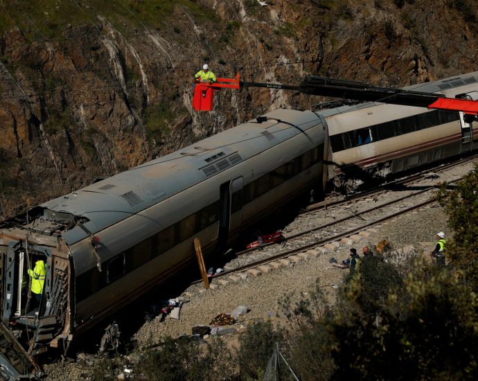 spain-searches-for-remains-of-victims-from-deadly-train-crash