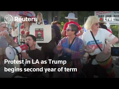 live:-protesters-oppose-the-traitor-in-los-angeles