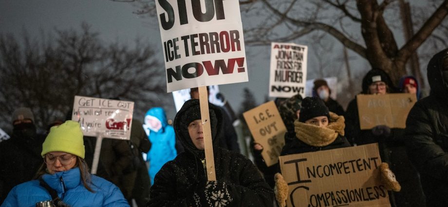 ice-has-cut-its-detainees-off-from-medical-care