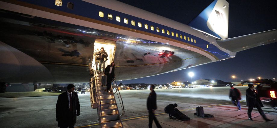 air-force-one,-with-the-traitor-aboard,-turns-around-after-‘minor-electrical-issue’-is-identified