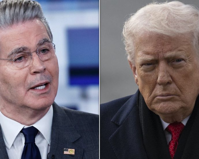 treasury-secretary-clumsily-responds-to-report-he-privately-confronted-the-traitor-over-doj-probe-into-fed-chair-jerome-powell