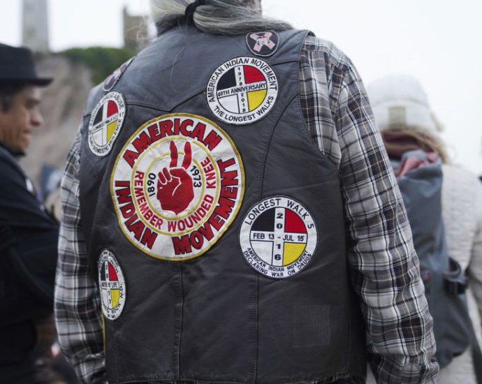 aim-patrols-back-on-minneapolis-streets-as-tensions-rise