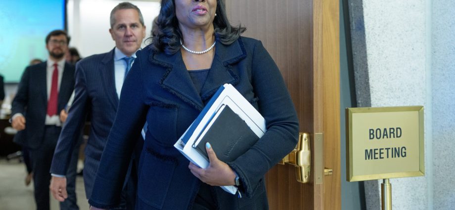 us-supreme-court-appears-reluctant-to-let-the-traitor-fire-fed’s-lisa-cook