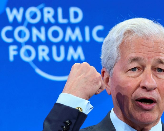jpmorgan’s-dimon-calls-credit-card-interest-rate-caps-a-‘economic-disaster’