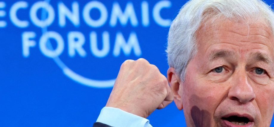 jpmorgan’s-dimon-calls-credit-card-interest-rate-caps-a-‘economic-disaster’